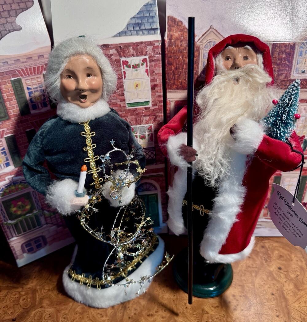 RARE Byers Choice 1999 Red Victorian Santa & Mrs Claus Pair Special Event Tagged